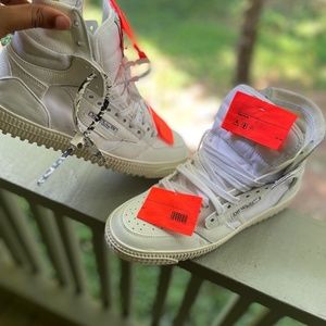 OFF-WHITE SNEAKERS